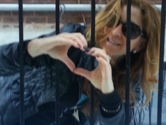 Love behind bars! 